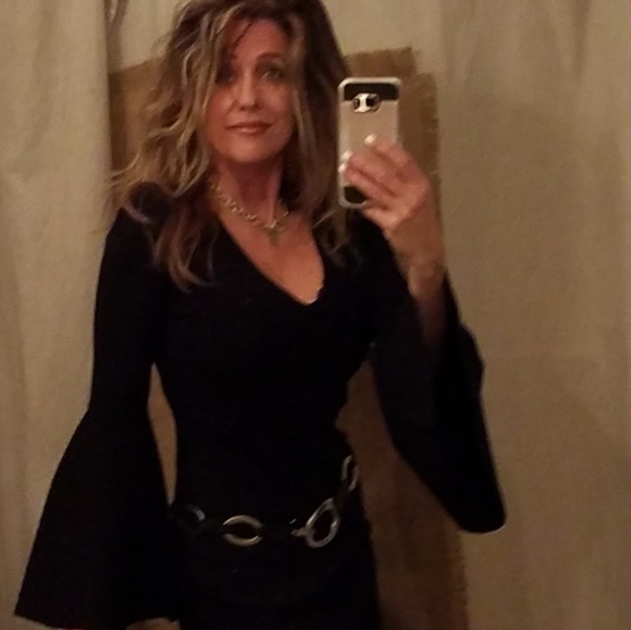 Meet your Posher, Nicole - Picture 2 of 2